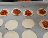 Foto del paso 6 de la receta: Mini empanadas de pollo con masa de hojaldre