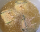 Foto del paso 4 de la receta: Mozzarella envuelto en lonchas de calabacín