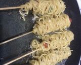 Foto langkah ke 3 dari resep Sosis Mie Gulung Gulung.