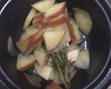 Foto langkah ke 3 dari resep Rosemary Apple Cinnamon Tea.