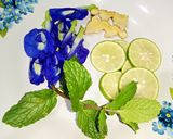 Foto langkah ke 1 dari resep Tropical Blue Infusion (Infused Water Dari Air Kelapa, Mint, Bunga Telang, Jahe Merah & Jeruk Nipis ).