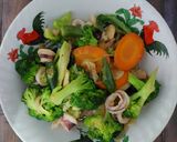 Foto langkah ke 3 dari resep Tumis cumi brokoli.