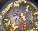 Makaron z czosnkiem, pietruszką i papryczką piri piri 🌶 krok przepisu 1 zdjęcie