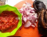 A picture of step 1 of Tomato and dry fish sauce.