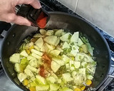 Foto del paso 3 de la receta: Patatas a lo pobre con chorizo
