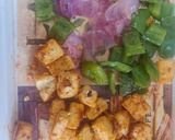 A picture of step 1 of Kadai Paneer restaurant style.