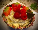 A picture of step 4 of Chocolate Bowls with Cream cheese Mousse & Berries:.