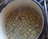 Foto del paso 1 de la receta: Puré con bistec de panita ensalada habas con cebolla