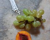 Une image de l'étape 1 de Brochettes apéro 🍡 pêches 🍑 raisins 🍇.