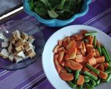 Foto langkah ke 2 dari resep Tumis sawi daging, wortel, buncis dan tahu.