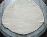 A picture of step 4 of Aloo paratha.