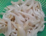 Foto langkah ke 1 dari resep Udang Jamur Tiram Lada Hitam.