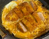 A picture of step 5 of Hire-Katsudon (fried fillet pork on rice).