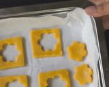 Foto langkah ke 4 dari resep Stained Glass Cookies.