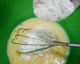 Foto langkah ke 5 dari resep "Bolu caramel simple".