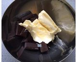 Foto langkah ke 1 dari resep Chocolate mousse cake.