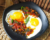 Foto langkah ke 3 dari resep Telur Ceplok Kecap Masak Kilat.