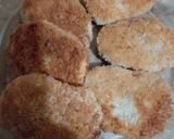 A picture of step 1 of Chicken nugguts.