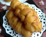 Foto langkah ke 4 dari resep Roti Goreng Kepang Isi Pisang.