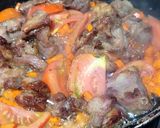 Foto del paso 3 de la receta: Masas de cerdo salteadas con zanahoria y tomate