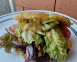 Foto del paso 11 de la receta: Arepa🫓 rellena de berenjena🍆 ahumada, vegetales🧅🍅🥙 y aderezo🤔