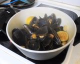 Foto del paso 3 de la receta: Mejillones en salsa de limón
