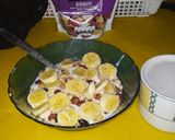 A picture of step 1 of Yogurt with Banana, Almonds, and Mixed Nuts.