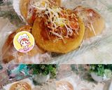 Foto langkah ke 4 dari resep Donat Pizza.