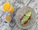 Foto del paso 6 de la receta: Tostada de aguacate y zumo de naranja