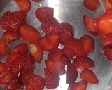 Foto langkah ke 1 dari resep Korean Strawberry Milk.