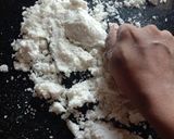 तांदळाची भाकरी (tandalachi bhakari recipe in marathi) रेसिपी स्टेप 2 फोटो