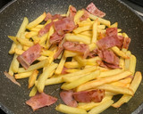 Foto del paso 4 de la receta: Revuelto de huevo, patatas y bacon