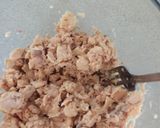 A picture of step 1 of Salmon with Sweetcorn and crackers.