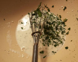 Foto del paso 5 de la receta: Patatas fritas marinadas, con salsa thai siracha
