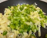 A picture of step 2 of Spanish omelette.