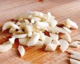 Hình bước làm 2 của món Bông Tỏi Ba Góc Xào Bò Bằm