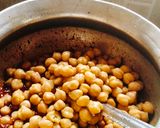 A picture of step 4 of Lahore's famous,chikpeas curry.
