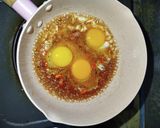 Hình bước làm 3 của món Trứng sốt cay