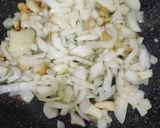 Foto del paso 5 de la receta: Merluza en Salsa Marinera Con Patatitas y Zanahorias Hervidas Aliñadas en Aceite de Albahaca