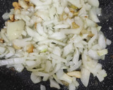 Foto del paso 5 de la receta: Merluza en Salsa Marinera Con Patatitas y Zanahorias Hervidas Aliñadas en Aceite de Albahaca