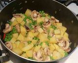 A picture of step 3 of Indian potato greenpeas mushroom gravy.