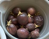 Hình bước làm 1 của món Nước mát chanh dây (passion fruits)