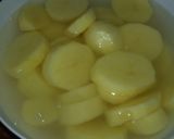 Foto del paso 2 de la receta: Pechuga con papas a la crema