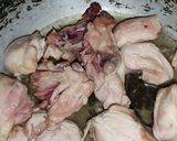A picture of step 1 of Chicken Qorma.