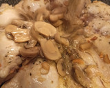 Foto del paso 3 de la receta: Pollo en salsa con patatas y champiñones