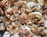 صورة لخطوة 2 من وصفة فطر باللحمه المفرومة 🍄