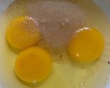 Gambar langkah 1 resipi Telur Dadar Taugeh Hijau.