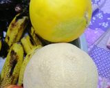 A picture of step 1 of Kharbooza or garma chaat.