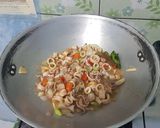 Foto langkah ke 6 dari resep Tumis Cumi Asin.