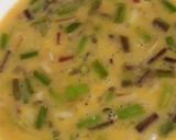 Foto del paso 1 de la receta Tortilla de ajitos tiernos con flor de sal a las pimientas